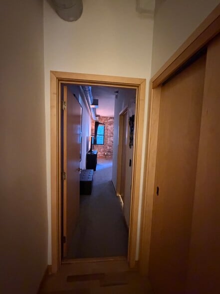 Building Photo - 523 S 9th St