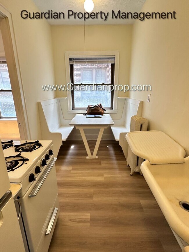 Building Photo - Studio Lakes Uptown Apartment, Blocks from...