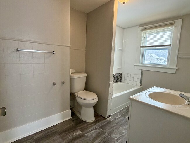 Building Photo - 1182 5th Ave