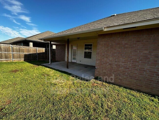 Building Photo - 2408 Alta Vista Ln