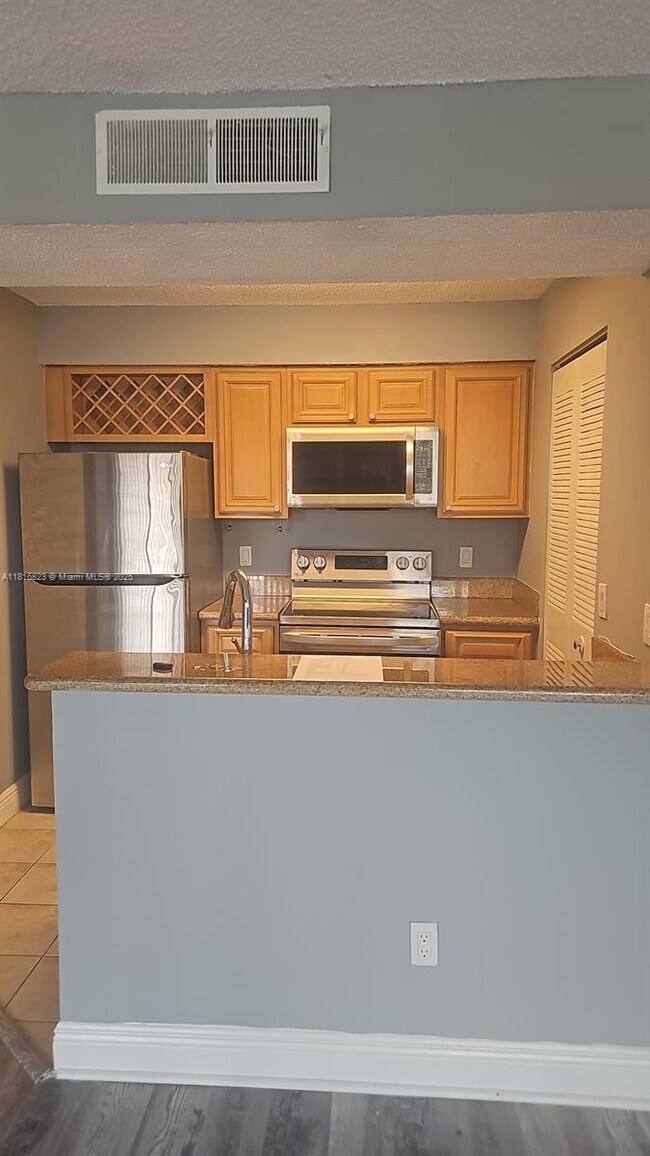 Building Photo - 1261 SW 46th Ave