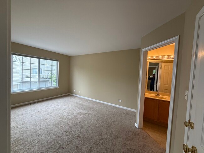 Building Photo - 2419 Oakfield Ct