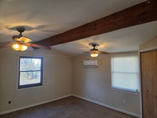 Building Photo - 645 Linden Ln