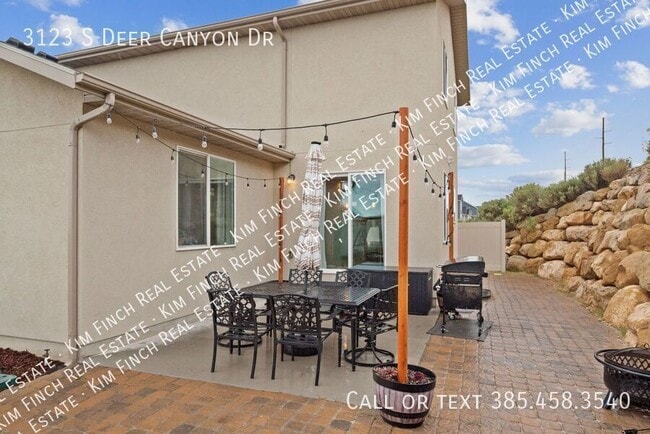 Building Photo - 3123 W Deer Canyon Dr
