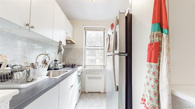 Building Photo - 105-25 64th Ave