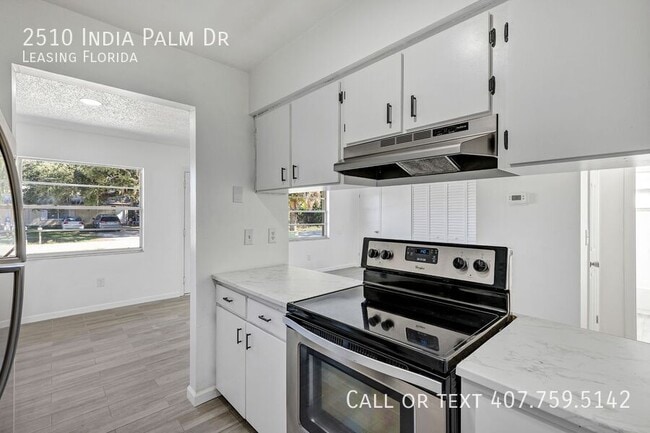 Building Photo - 2510 India Palm Dr