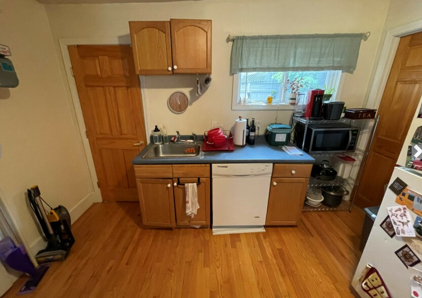 Building Photo - 15 Bay St