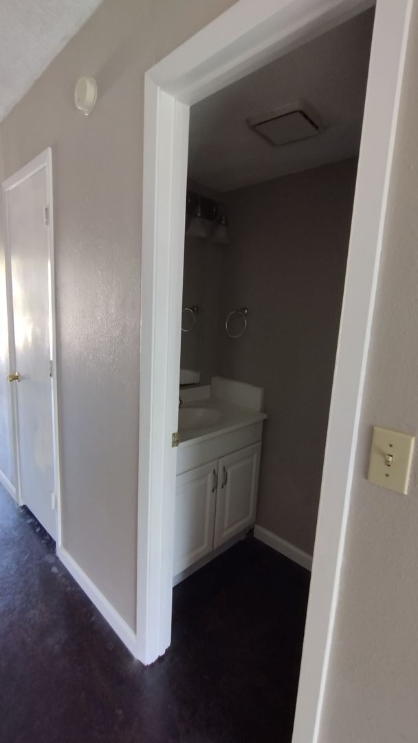 Building Photo - 4015 Apache Cir