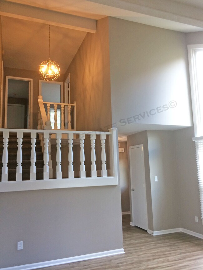 Building Photo - 336 Woodlawn Dr