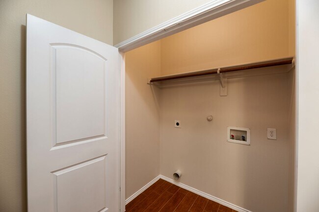 Building Photo - Beautiful 3 Bedroom Townhome located in Lavon,Texas!