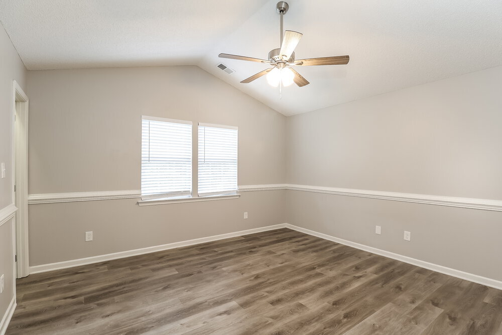 Building Photo - 137 Lantana Dr