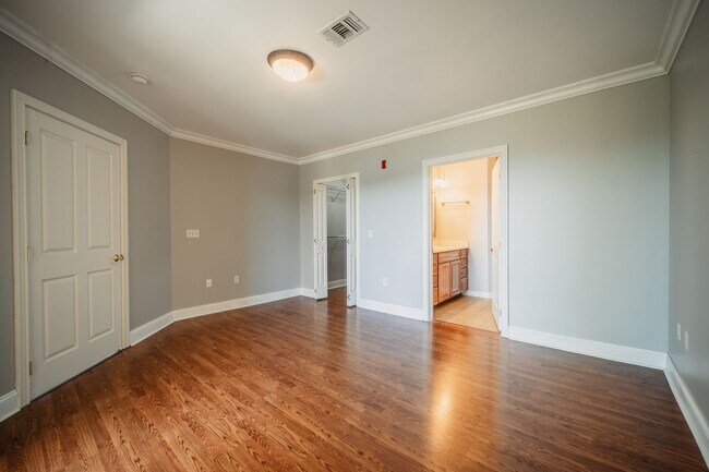 Building Photo - Harbor Crest condo for rent