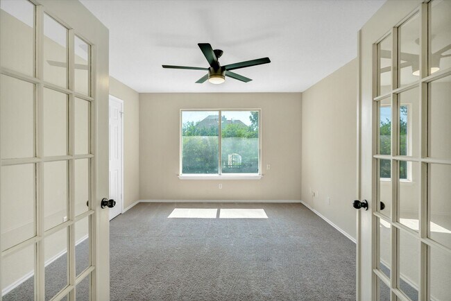 Building Photo - 412 Steeplechase Dr