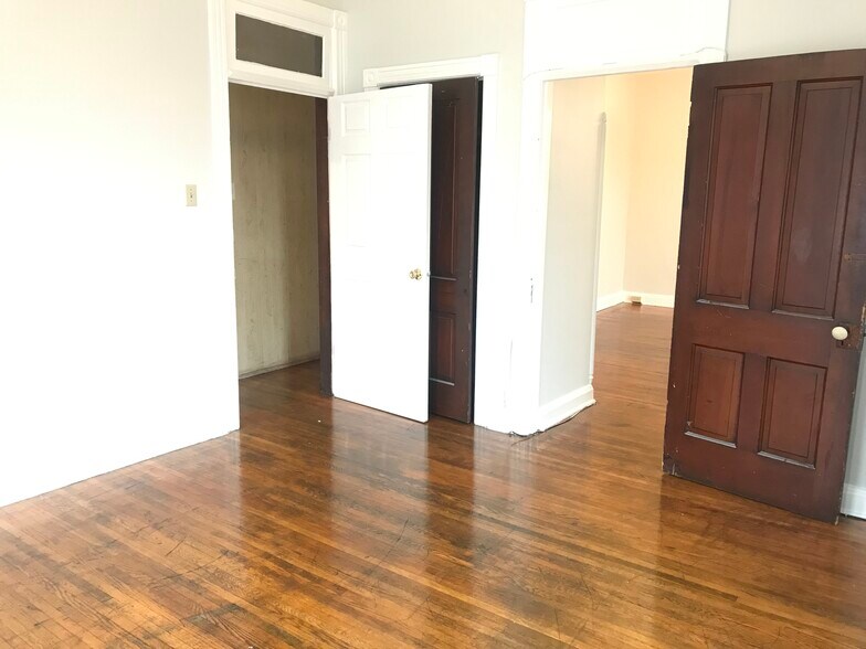 Building Photo - 25 S Locust St