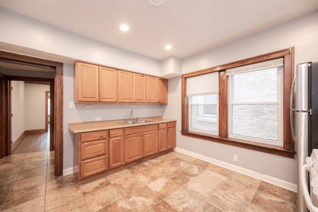 Building Photo - 3312 N Kostner Ave