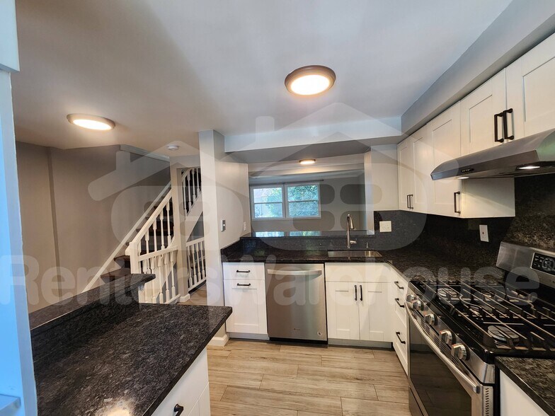 Building Photo - 846 Regal Path Ln