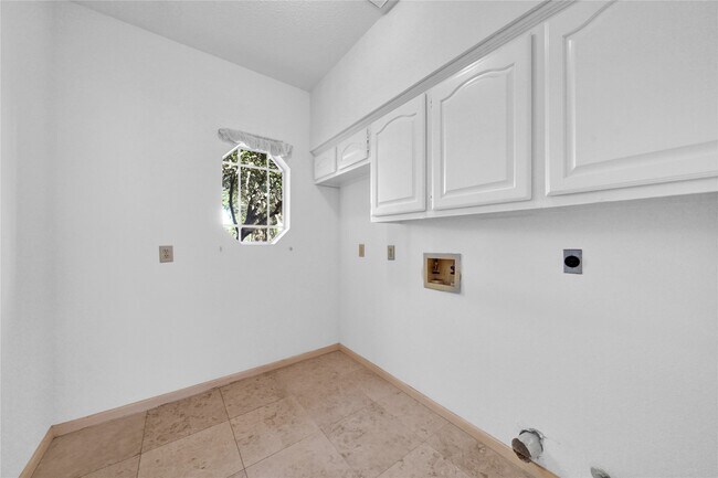 Building Photo - 4622 Grand Cayman Dr