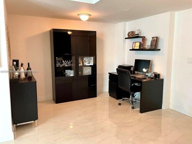 Building Photo - 350 S Miami Ave