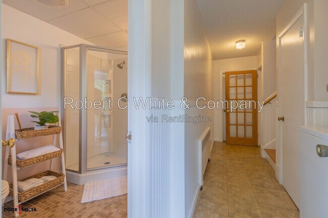 Building Photo - 73 Montclair Dr