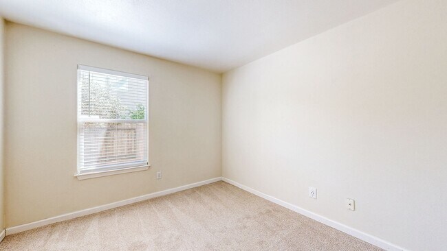 Building Photo - 1211 Hidden Creek Pl