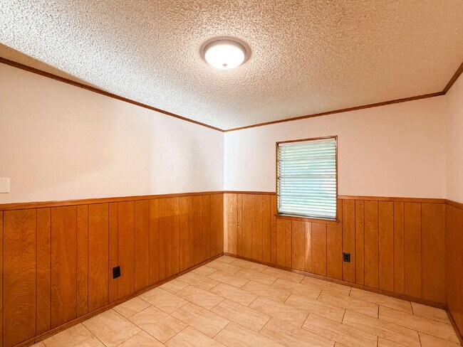 Building Photo - Charming 3-Bedroom Haven with Cozy Fireplace in North Richland Hills!