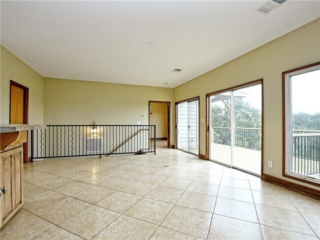 Building Photo - 605 Echo Dr