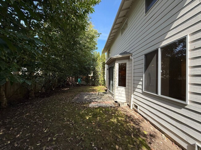 Building Photo - 4 Bed 2 Bath Home in Waterbury Meadows