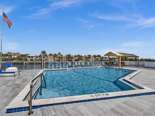 Building Photo - 1410 S Ocean Dr