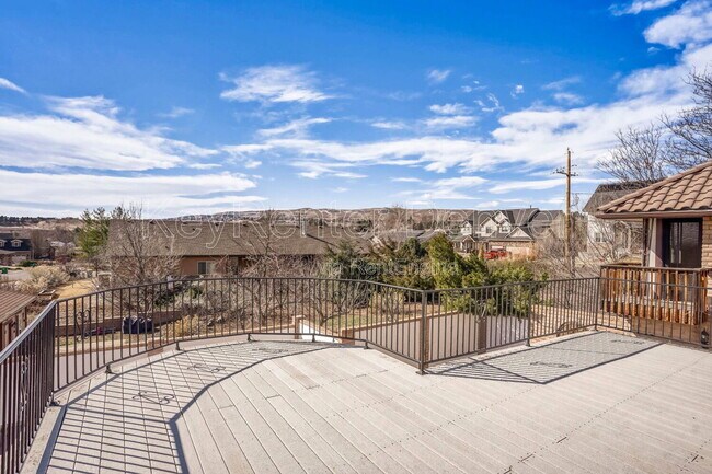 Building Photo - 990 Beech St