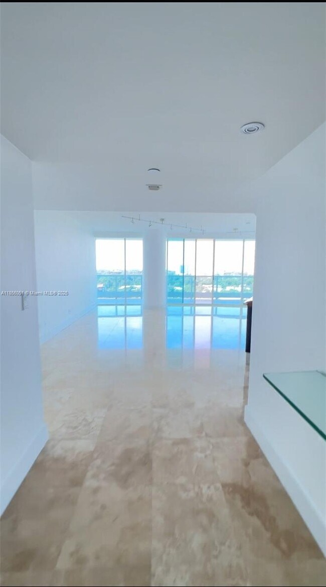 Building Photo - 2127 Brickell Ave