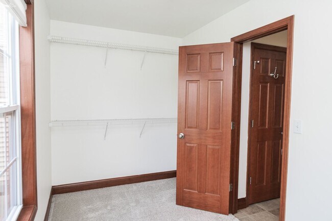 Building Photo - 3 Bedroom / 2 Bathroom Home for Rent in Va...