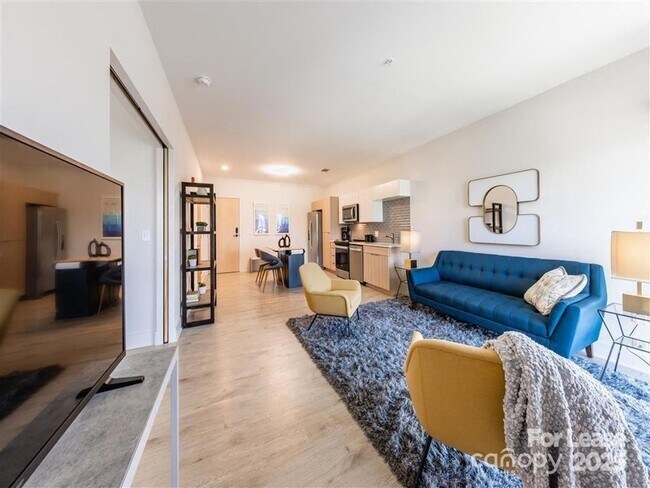 Building Photo - 1824 N Brevard St