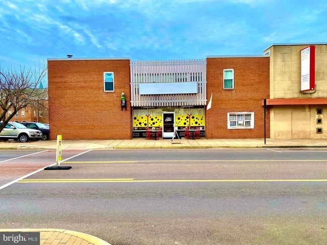 Building Photo - 306 S Main St