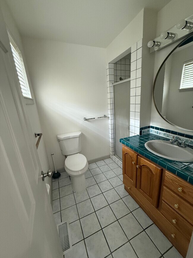 Building Photo - 14626 E 5th Ave