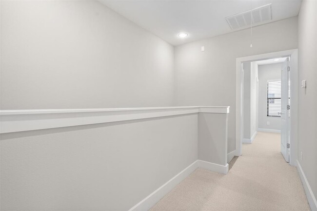 Building Photo - 1136 Wycliffe Dr