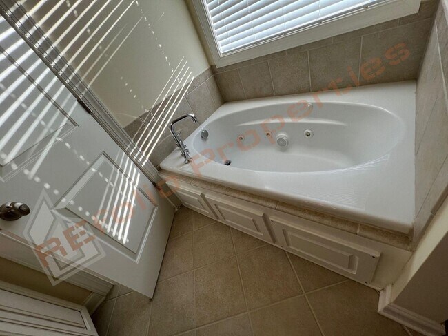 Building Photo - Elegant 3 Story 3 Bedroom Formal Model Tow...