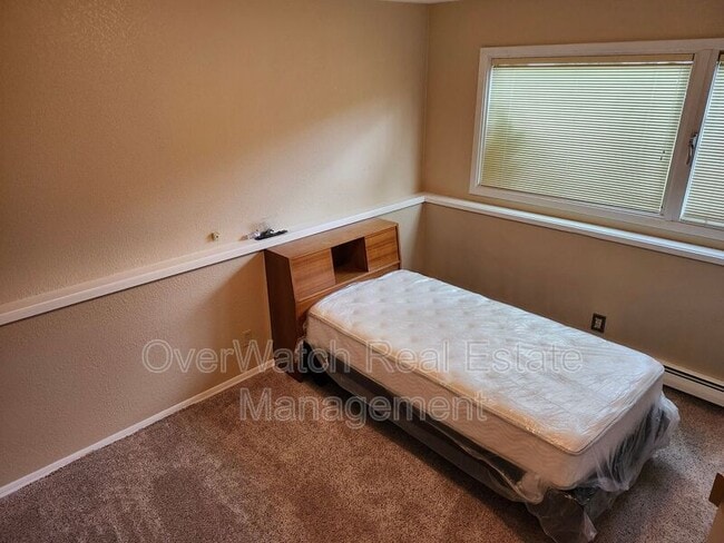 Building Photo - 3890 Caravelle Dr