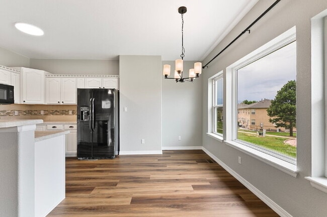 Building Photo - Updated Townhome with Views – Minutes to P...