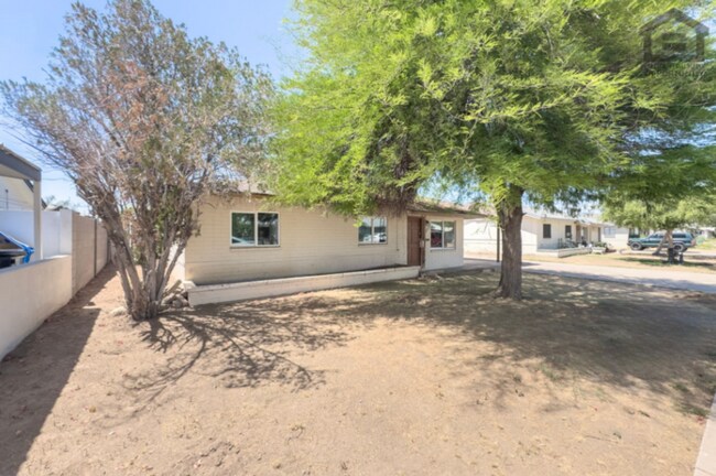 Building Photo - 4Bed/2Bath House at Glendale Ave/19th Ave! Ready for Immediate Move-In! – RV GATE! NO HOA!