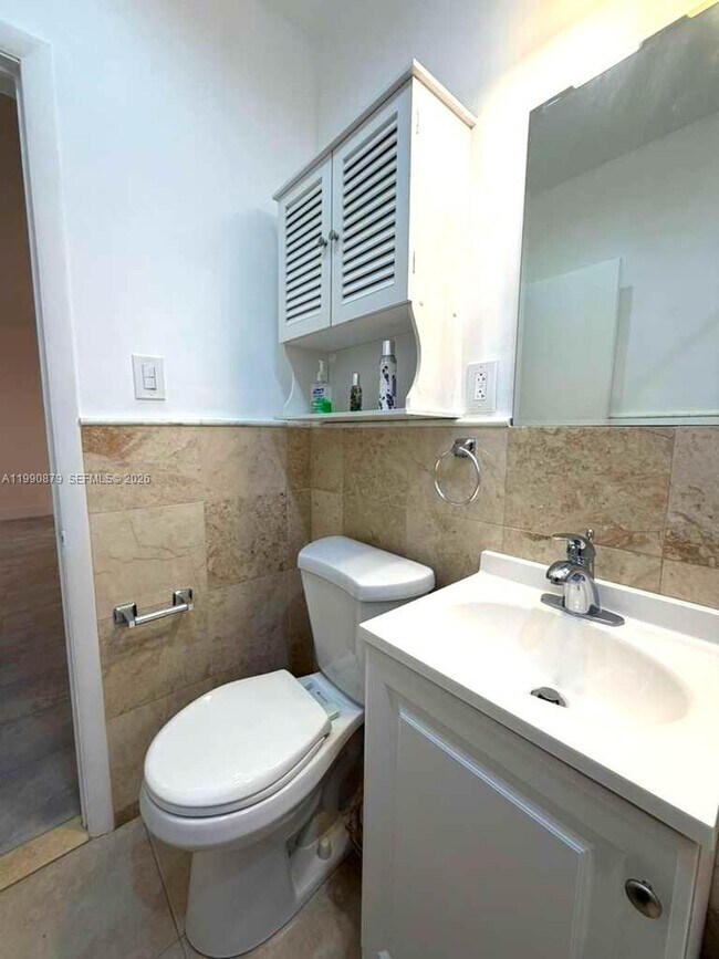 Building Photo - 6339 SW 32nd St