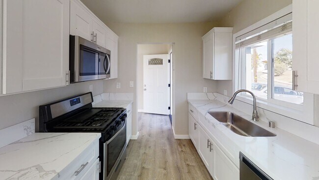 Building Photo - 5266-5268 Tipton St