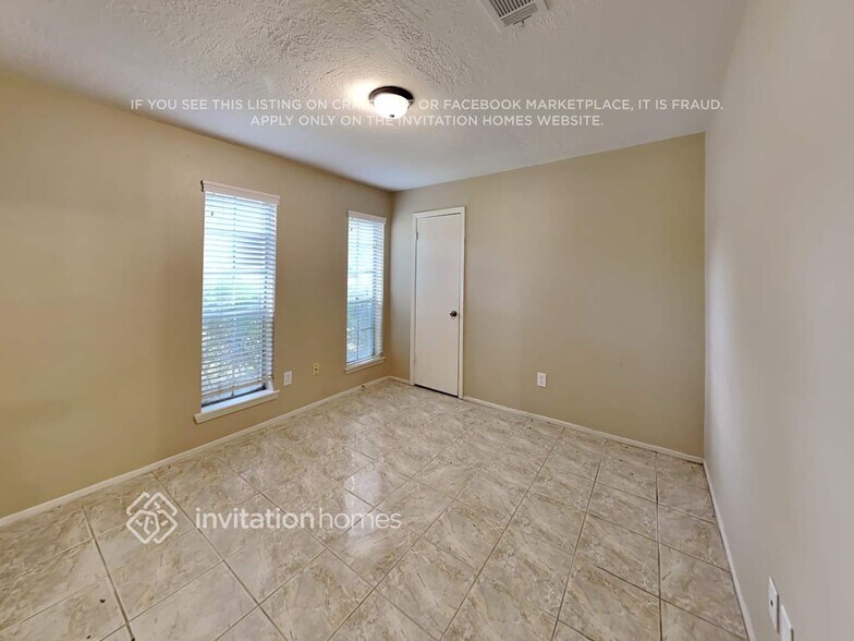 Building Photo - 22610 Meadowgate Dr