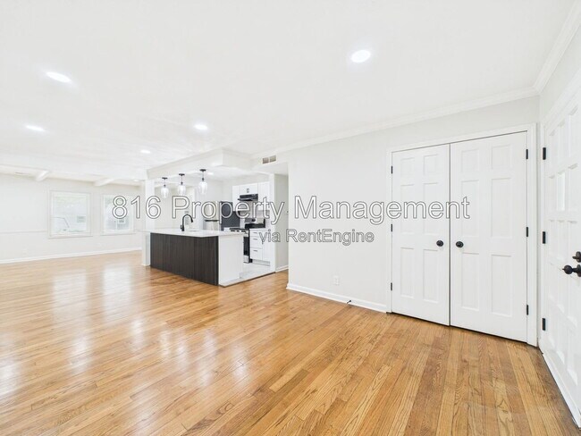 Building Photo - 6420 W 81st Terrace