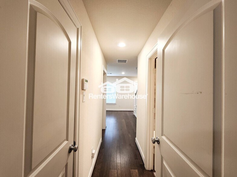 Building Photo - 10717 Madden Oaks Pl