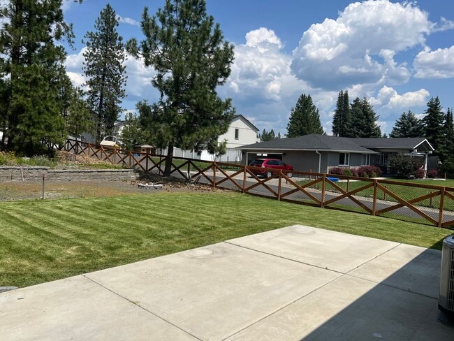 Building Photo - Mead Schools-4 bedrooms, 2 bathrooms House with 2 Car Detached Garage