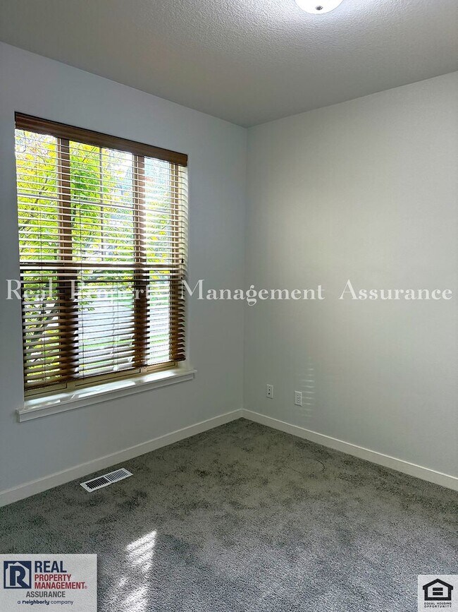 Building Photo - 13933 SW Walnut Creek Way