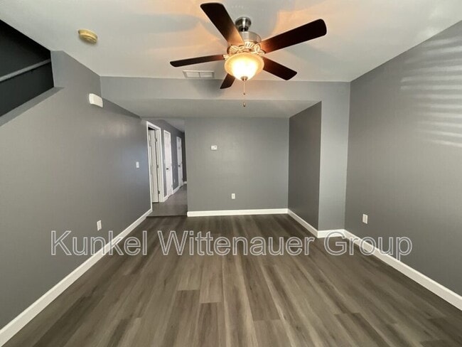 Building Photo - 704 Fountain View Dr