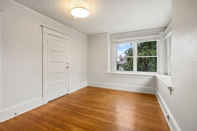 Building Photo - 1231 NW 25th Ave