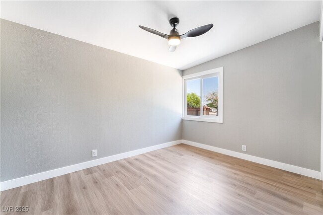 Building Photo - 2749 Del Mar Pl