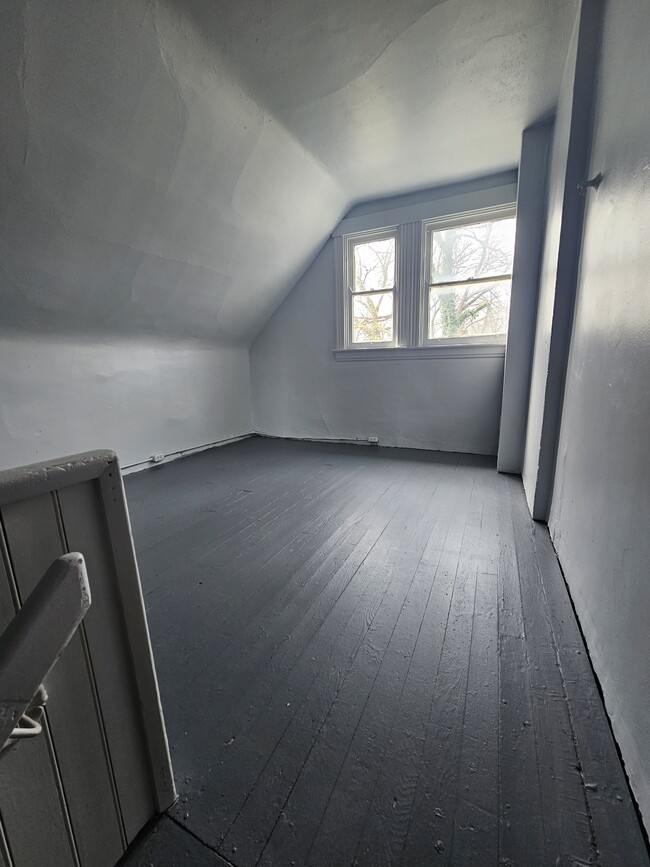 Building Photo - 633 Hawthore Ave